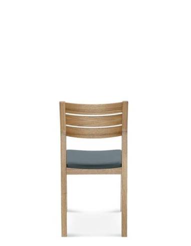 alt= silla de madera ORDESA
