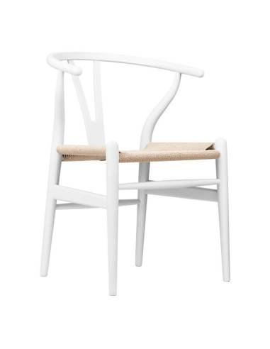 alt= sillón WISHBONE BLANCO Y ASIENTO NATURAL