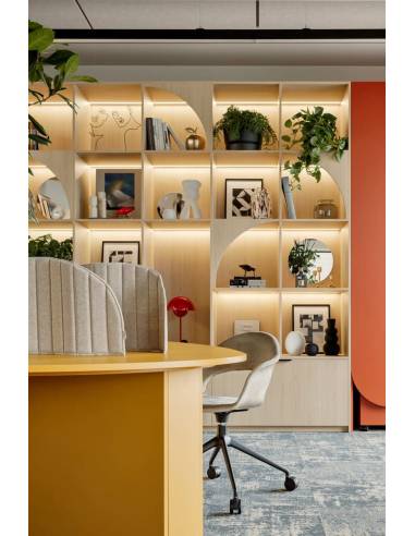 alt= Sillón Lady B Pop con ruedas tapizado