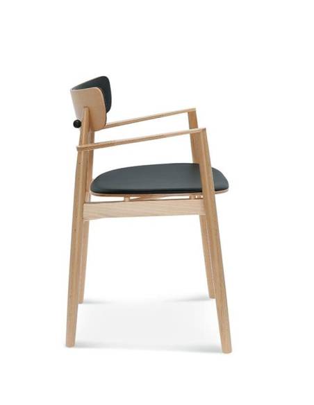 alt= Sillón Nopp respaldo tapizado