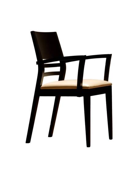 alt= sillón de madera BILBAO