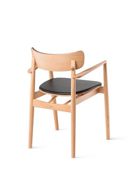 alt= Sillón Nopp respaldo tapizado